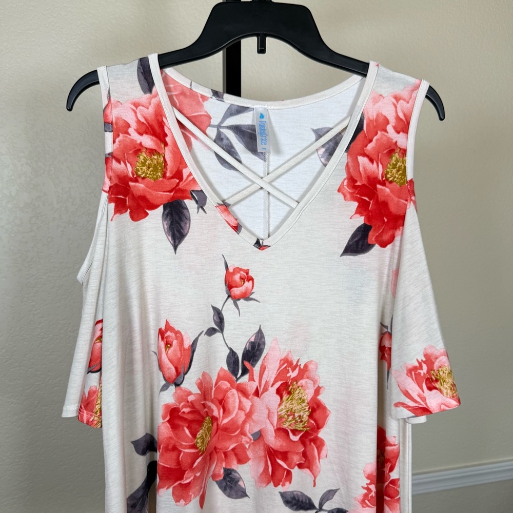 Plus Size 1X Floral Cold Shoulder Soft Stretchy Y2K Romantic Feminine Boho Tunic - Picture 6 of 9